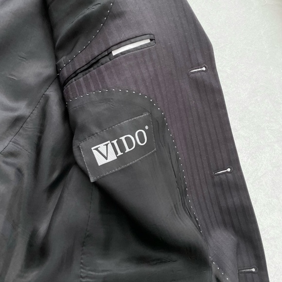 Men’s European Charcoal Suit - Picture 2 of 15